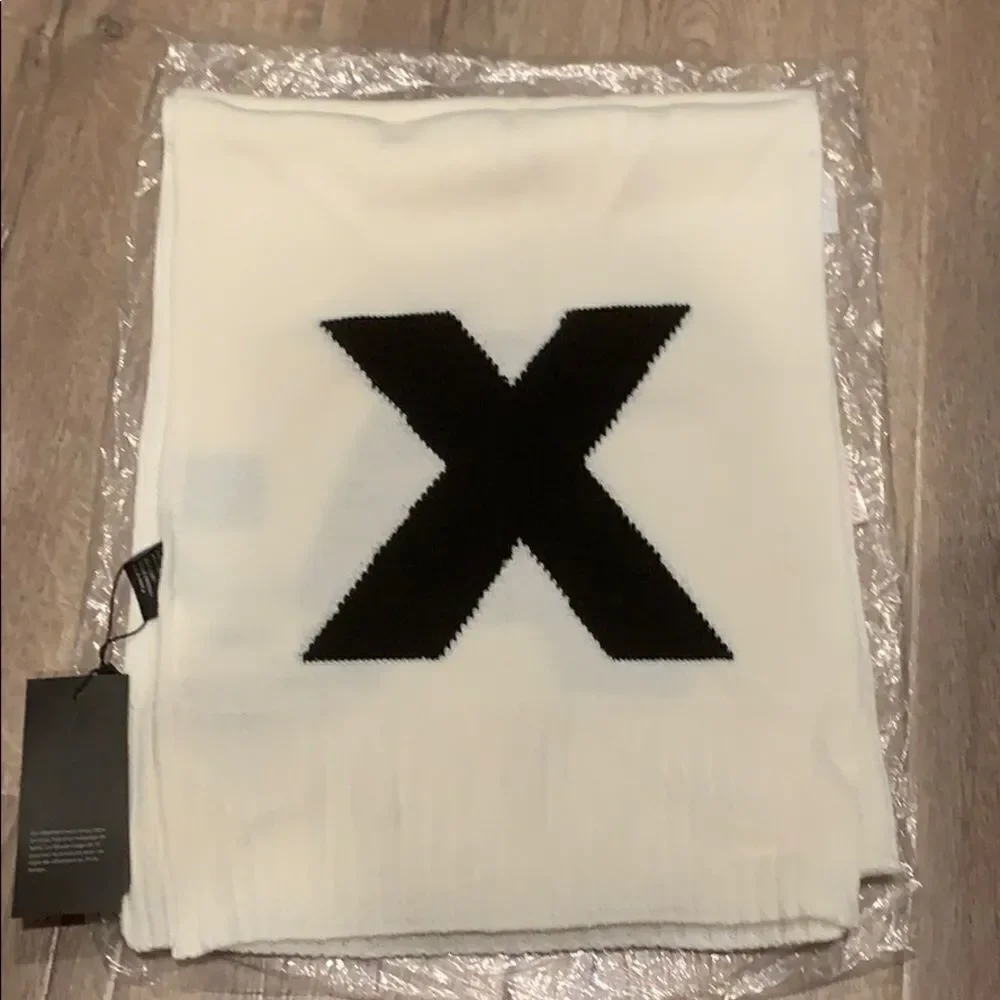 🎉last one left 🎉Armani Exchange Scarf 🧣
